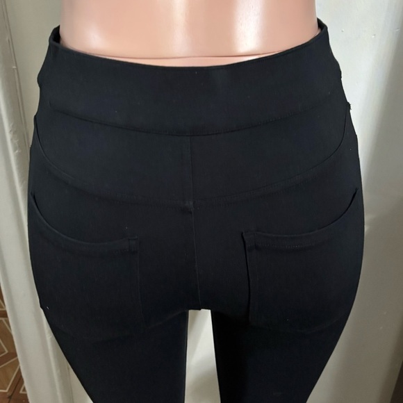 SPANX Women’s Black Cropped Pockets Leggings - Picture 13 of 15